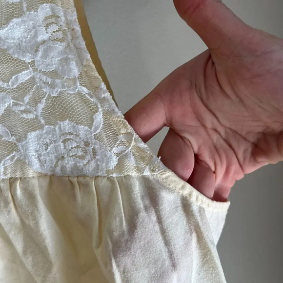 Vtg Womens Yellow Cream Night Dress Lace Front Tie Bow Pullover Sleeveless M/L - Picture 8 of 13